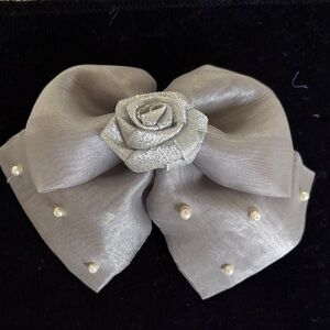 Elegant Silver Bow Hair Clip